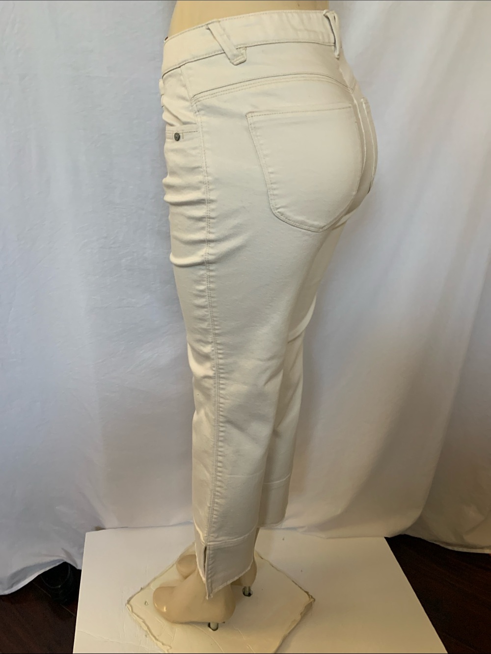 DEMOCRACY Jeans Tummy Control Size 6 Crop Kick Flare Frayed Hems Beige NWOT - Picture 7 of 10